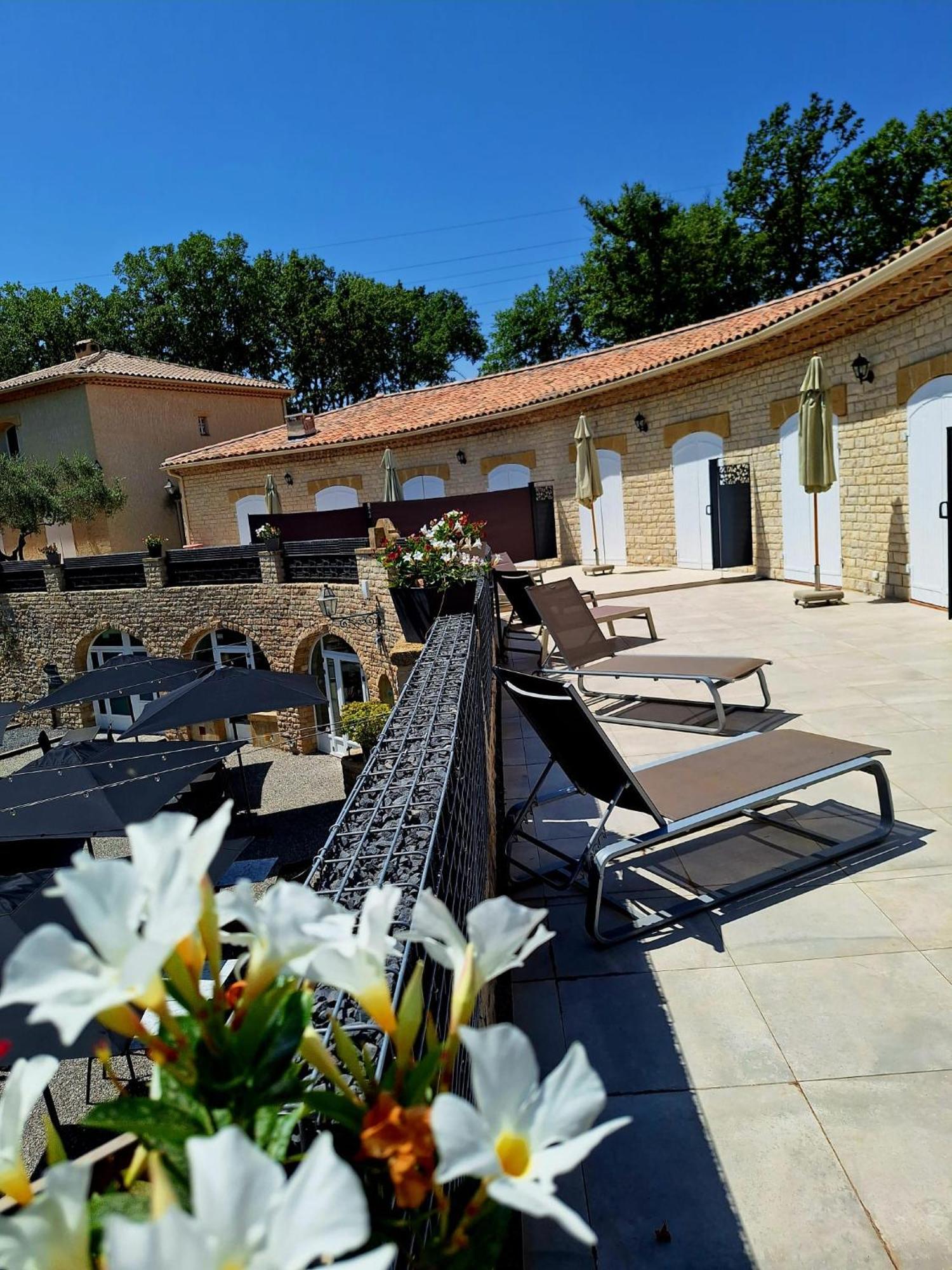 Aparthotel Domaine De La Mautanne Sainte-Tulle Exterior foto